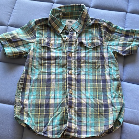 Bundle of 3 boy’s quality brand-button down short sleeve plaid shirts. Pre-loved - Picture 2 of 4